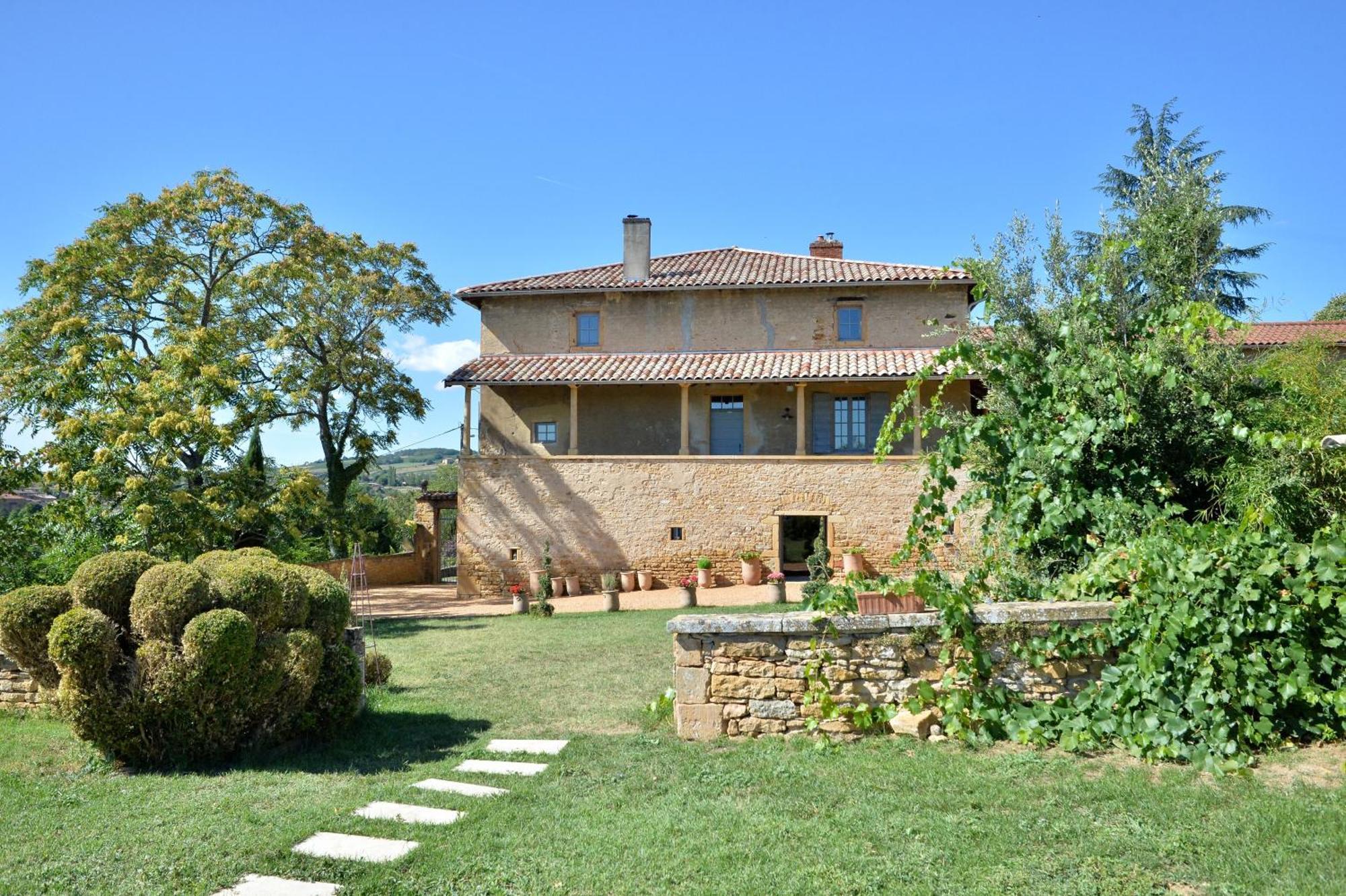 Le Clos Zelie Hotel Pouilly-le-Monial Exterior photo