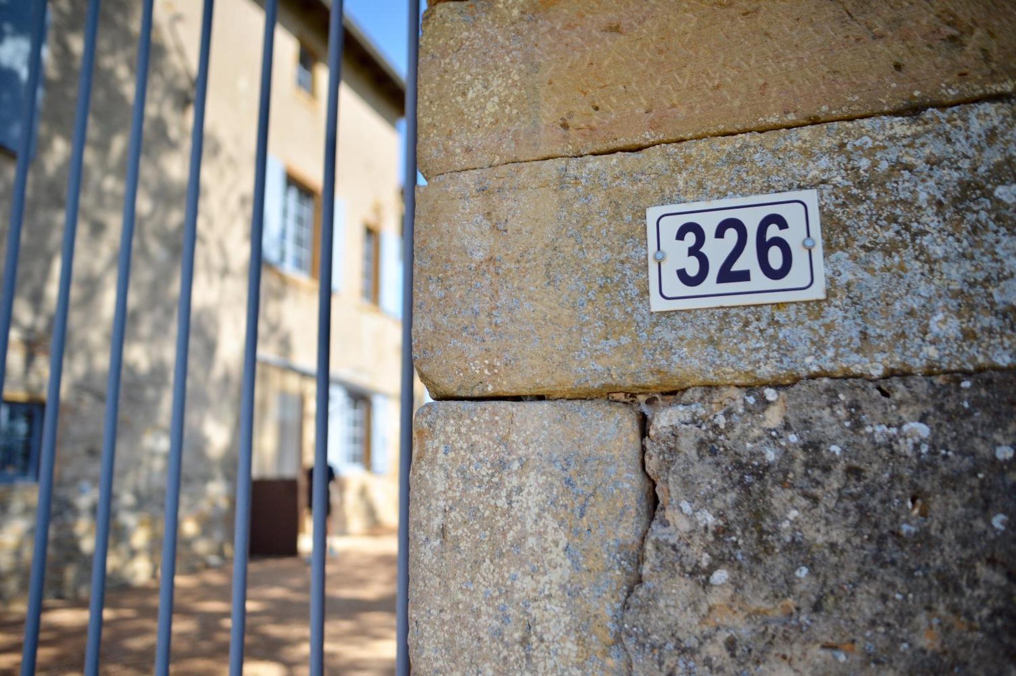 Le Clos Zelie Hotel Pouilly-le-Monial Exterior photo