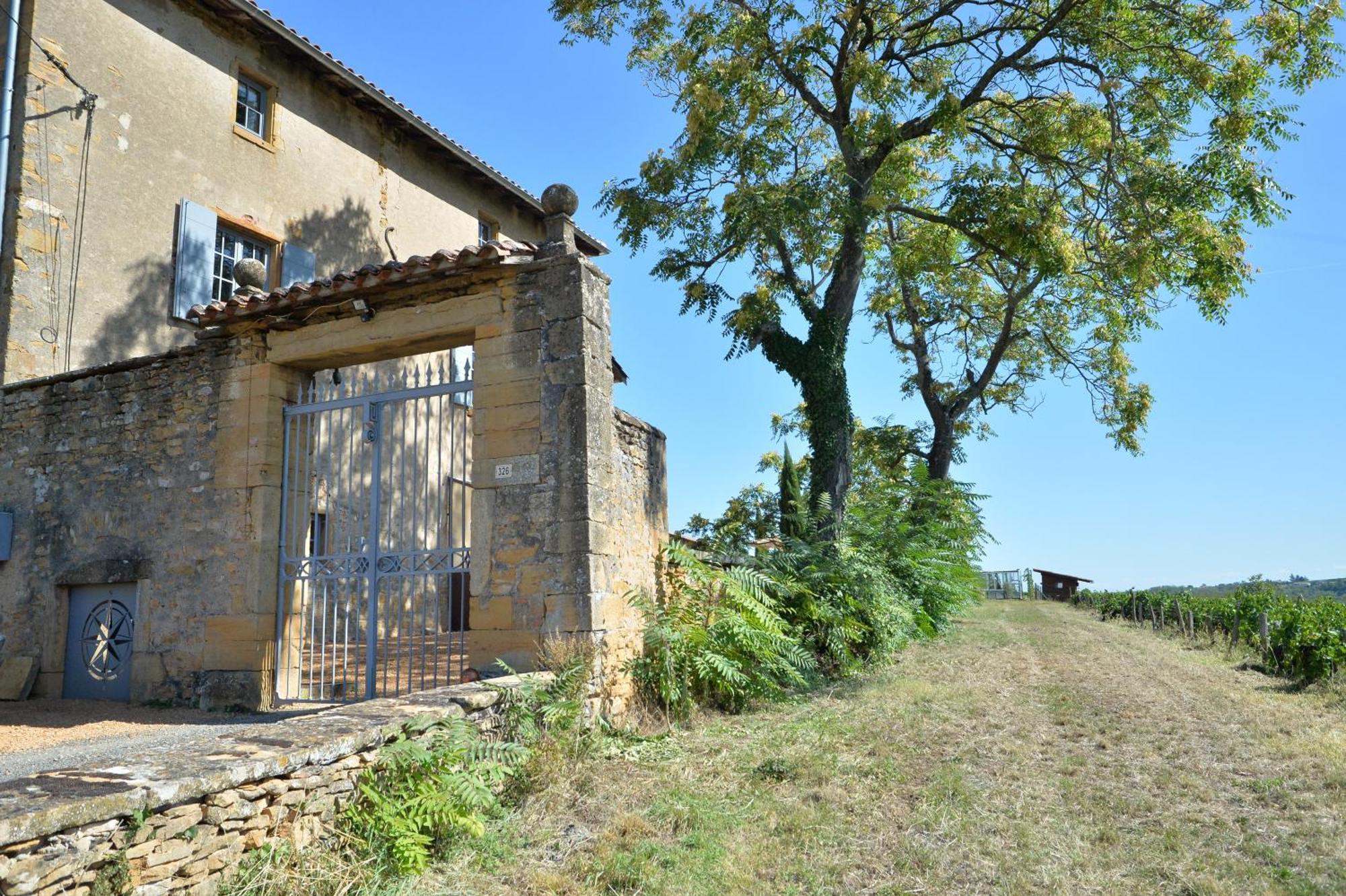 Le Clos Zelie Pouilly-le-Monial Exterior photo